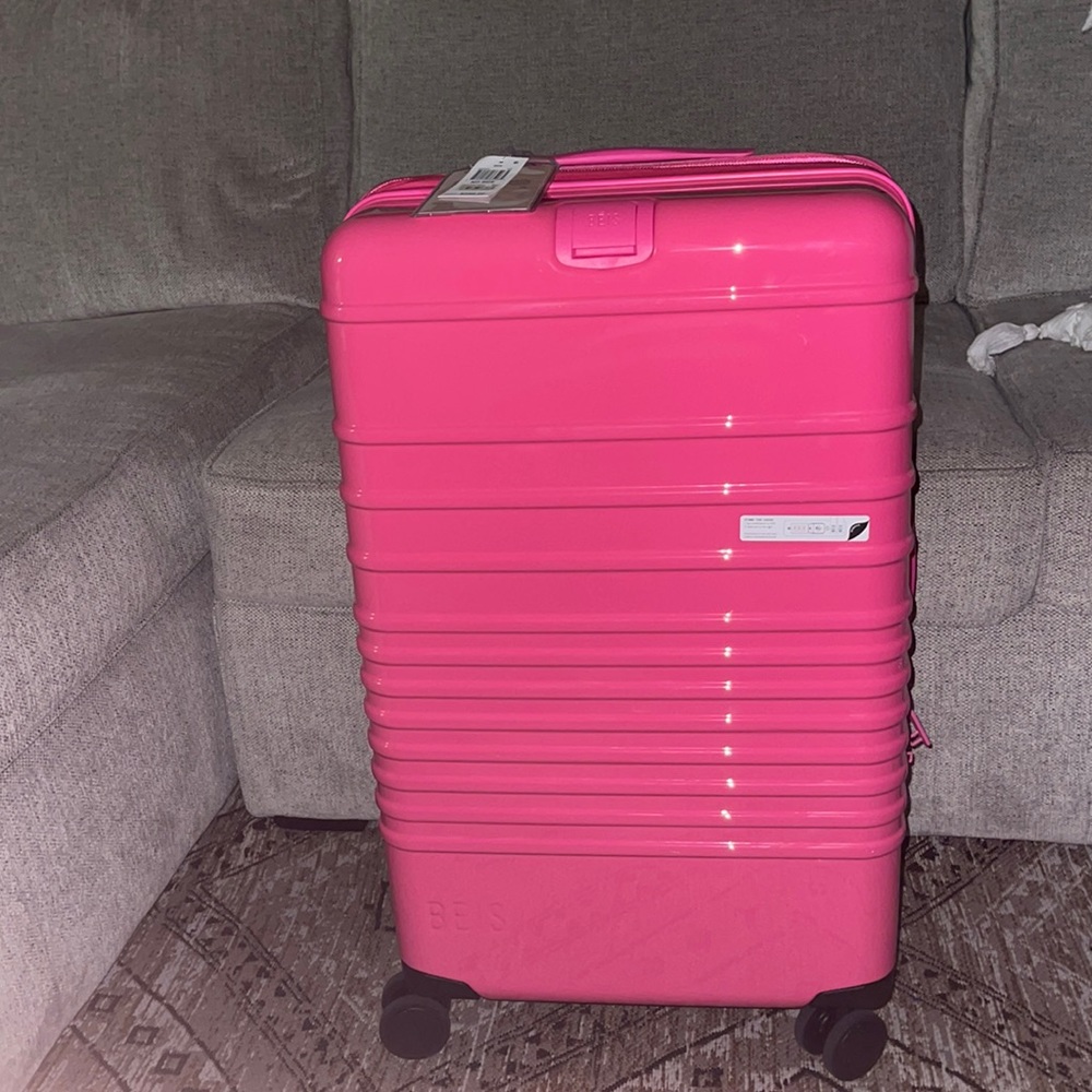 Beis Barbie check in luggage